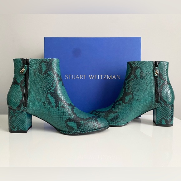 $675 STUART WEITZMAN Kiandra Emerald Python Snake Embossed Leather Boots Sz 6.5 - Picture 1 of 16